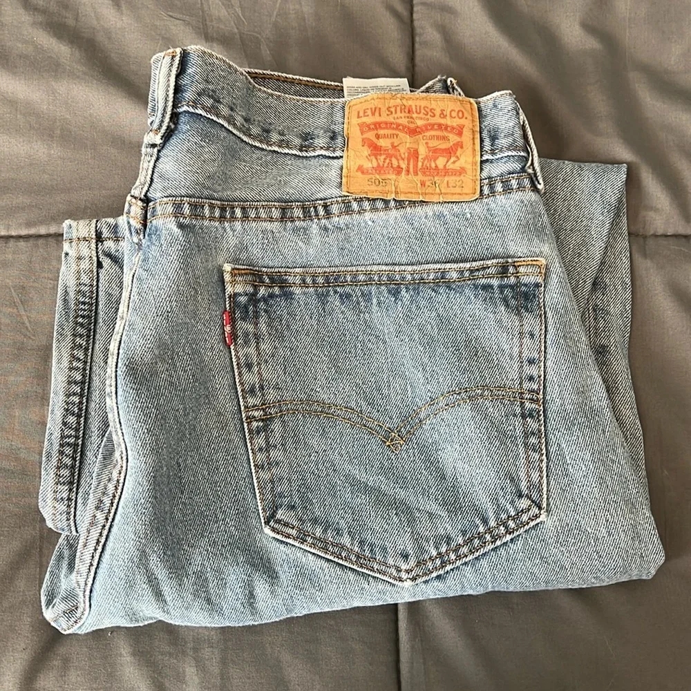 Levi’s 505 Regular Fit Straight Leg Light Wash Size 36